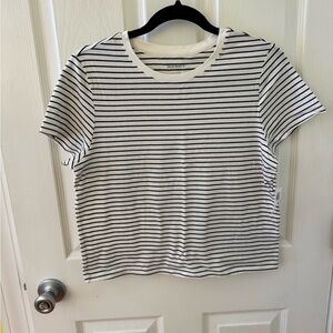Old Navy Women's Black and White Striped Tee